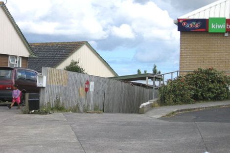 Photo of property in 1/47 Luckens Road, West Harbour, Auckland, 0618