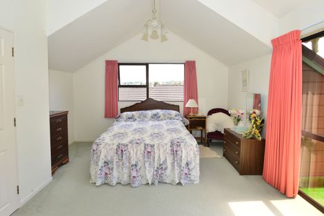 Photo of property in 48 Maygrove Drive, Orewa, 0931