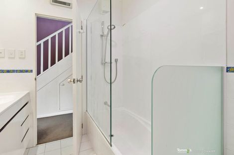 Photo of property in Mcfarlane Mews, 2/2 Mcfarlane Street, Mount Victoria, Wellington, 6011