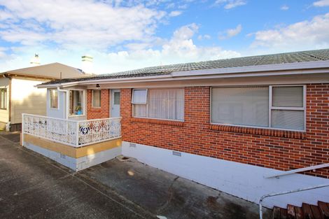 Photo of property in 2/18 Wellington Street, Papakura, 2110