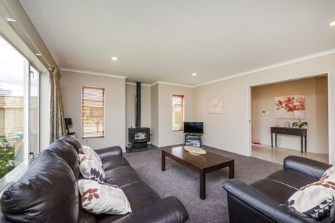 Photo of property in 25 Rodeo Drive, Kelvin Grove, Palmerston North, 4414