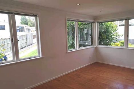 Photo of property in 16 Jamaica Place, Blockhouse Bay, Auckland, 0600