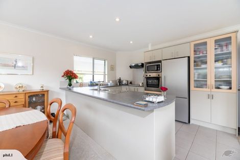 Photo of property in Waimanu Bay Village, 13/1 Piriti Drive, Te Atatu Peninsula, Auckland, 0610