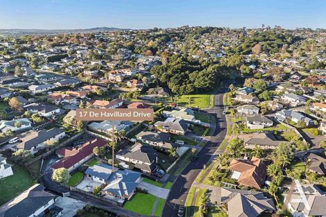 Photo of property in 17 De Havilland Drive, Goodwood Heights, Auckland, 2105