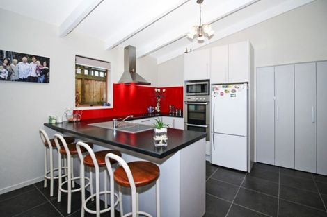 Photo of property in 49 Cumberland Street, Merrilands, New Plymouth, 4312