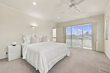 Photo of property in 6 San Ambrosio Rise, Henderson, Auckland, 0612
