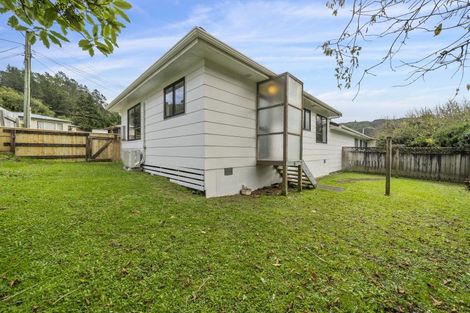 Photo of property in 1b Sunny Grove, Wainuiomata, Lower Hutt, 5014