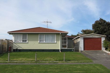 Photo of property in 12 Tainui Street, Castlecliff, Whanganui, 4501