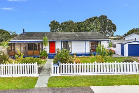Photo of property in 12 Seaward Place, Wattle Downs, Auckland, 2103
