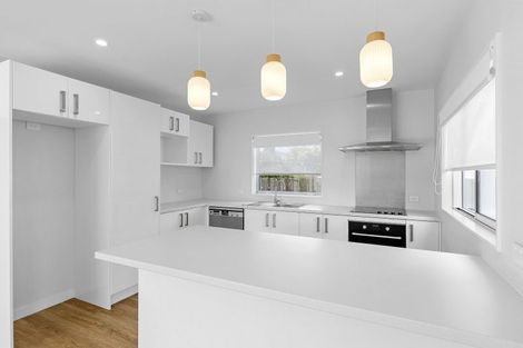 Photo of property in 5a Balmain Street, Newlands, Wellington, 6037