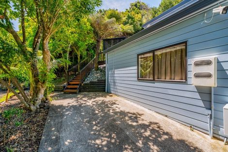 Photo of property in 8 Stitchbird Close, Murrays Bay, Auckland, 0630