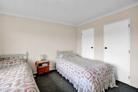 Photo of property in 18 Beech Place, Hawera, 4610