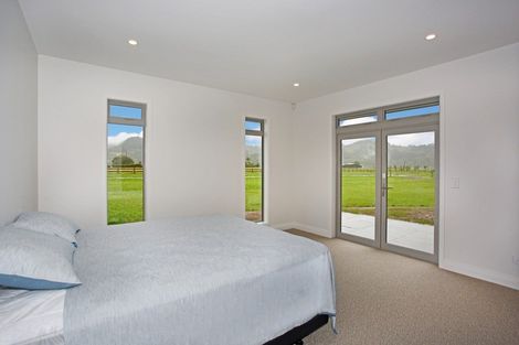 Photo of property in 5 Riverside Way, Amberley, 7410