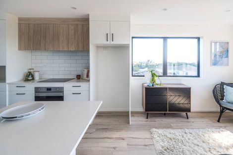 Photo of property in 19f Bradbury Road, Botany Downs, Auckland, 2010