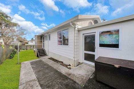 Photo of property in 1/3 Etherton Drive, Weymouth, Auckland, 2103