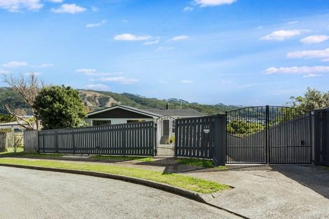 Photo of property in 2 Ash Grove, Ranui, Porirua, 5024