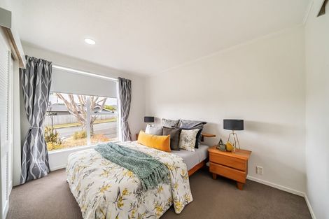 Photo of property in 8 James Cook Drive, Whitby, Porirua, 5024