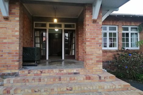 Photo of property in 18 Links Road, New Lynn, Auckland, 0600