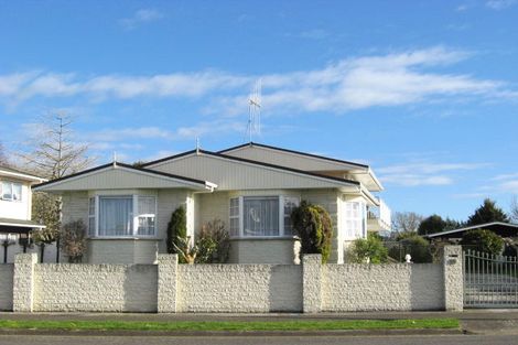 Photo of property in 64 Highbury Drive, Levin, 5510