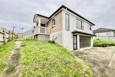 Photo of property in 14 Ray Small Drive, Papakura, 2110