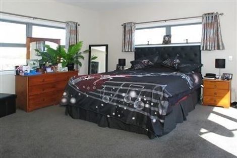 Photo of property in 4 Kaimai Place, Aotea, Porirua, 5024