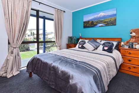 Photo of property in 12 Seaward Place, Wattle Downs, Auckland, 2103