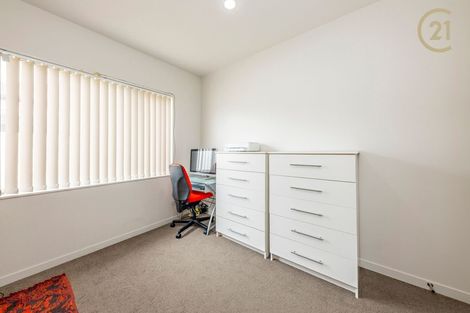 Photo of property in 3 Darley Way, Papakura, 2110