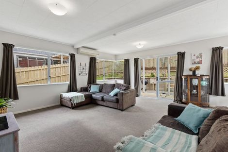 Photo of property in 2/7 Fernlea Rise, Bayview, Auckland, 0629