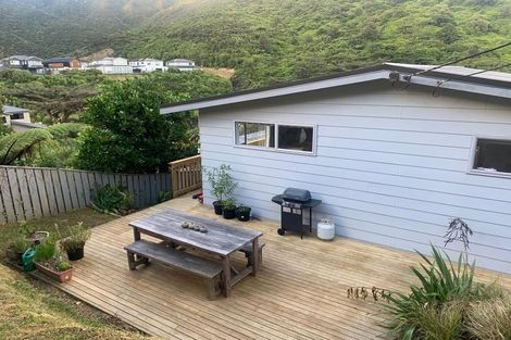 Photo of property in 1/20 Doris Gordon Crescent, Crofton Downs, Wellington, 6035