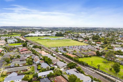 Photo of property in 10/17 Neta Grove, Henderson, Auckland, 0612