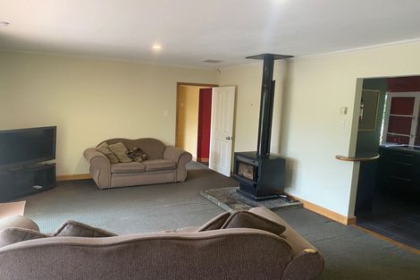 Photo of property in 106a Wyndham Road, Pinehaven, Upper Hutt, 5019