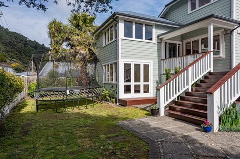 Photo of property in 5-7 Mahoe Street, Eastbourne, Lower Hutt, 5013