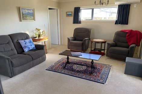 Photo of property in 2 Garrison Street, Carterton, 5713