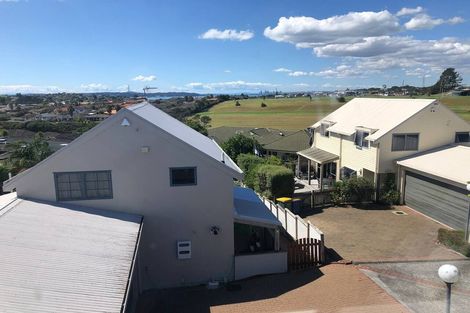 Photo of property in 9/485 Don Buck Road, Massey, Auckland, 0614