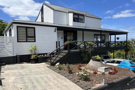 Photo of property in 17 Constable Lane, West Harbour, Auckland, 0618