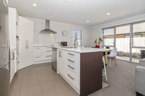 Photo of property in 6 Waipokapu Place, Opaheke, Papakura, 2113