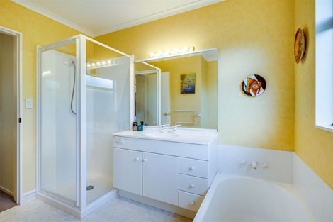 Photo of property in 75 Kensington Drive, Taradale, Napier, 4112