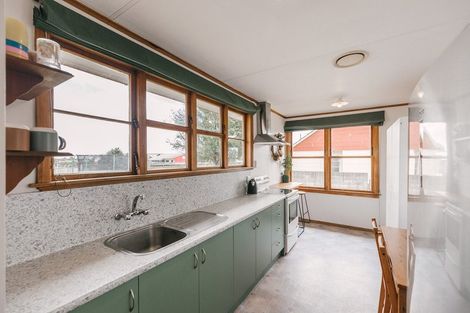 Photo of property in 24 Thames Street, Roslyn, Palmerston North, 4414