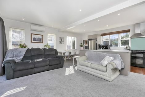 Photo of property in 2/622 East Coast Road, Pinehill, Auckland, 0630