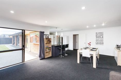 Photo of property in 77 Pacific Drive, Fitzherbert, Palmerston North, 4410