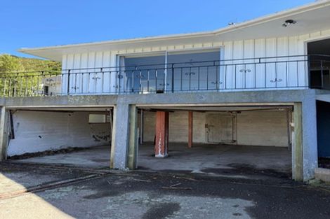 Photo of property in 113 Parkvale Road, Karori, Wellington, 6012