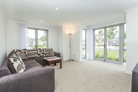 Photo of property in 97 Popokatea Drive, Takanini, 2112