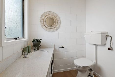 Photo of property in 1/92 Lake Road, Northcote, Auckland, 0627