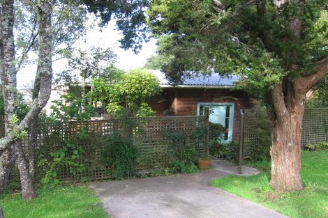 Photo of property in 26 Kauri Point Road, Laingholm, Auckland, 0604