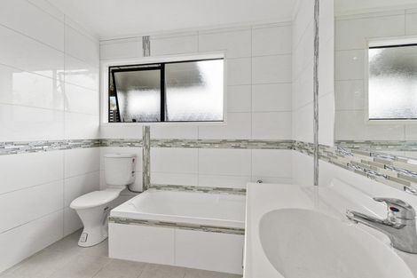 Photo of property in 125 Bruce Mclaren Road, Henderson, Auckland, 0612