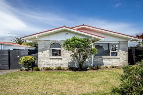 Photo of property in 6 Mountainview Terrace, Otaki Beach, Otaki, 5512