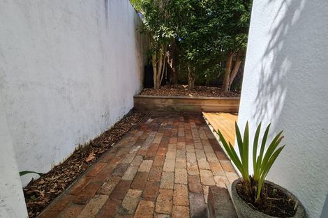 Photo of property in 87 Northland Road, Northland, Wellington, 6012