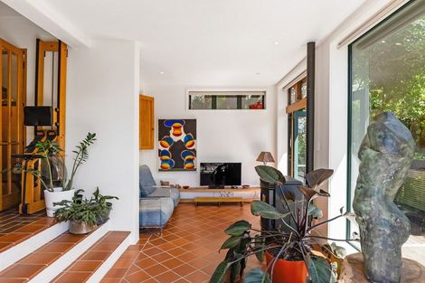 Photo of property in 74 Ranui Crescent, Khandallah, Wellington, 6035