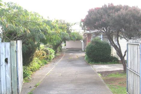 Photo of property in 98 Lincoln Road, Henderson, Auckland, 0610