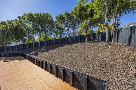 Photo of property in 16 Taroka Close, Pinehill, Auckland, 0632